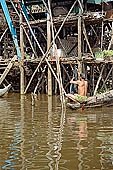 Tonle Sap - Kampong Phluk floating village - stilted houses